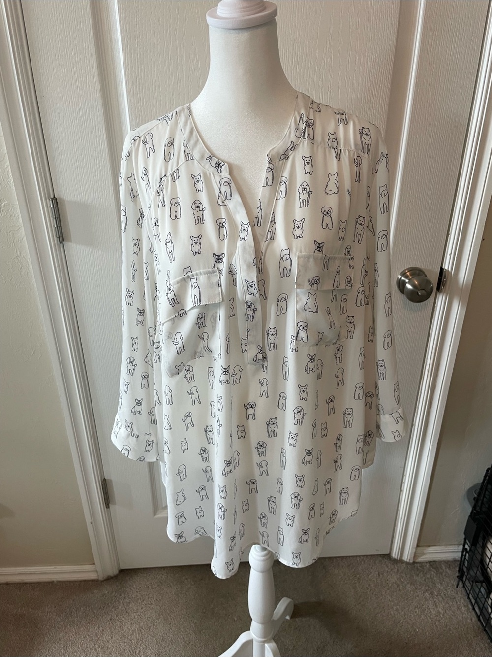 torrid Cream Tunic Top with Black Dog Outline Print - Picture 1 of 16